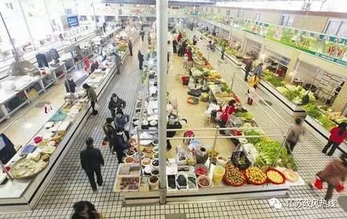 到市集或商場(chǎng)買(mǎi)東西要想不缺斤少兩，就得看商家是不是統(tǒng)一配的電子稱(chēng)。(圖2)